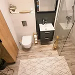 Srebrna Ostoja 65- Atlas Arena, Piotrkowska, Manufaktura, Prywatny Parking Apartment *