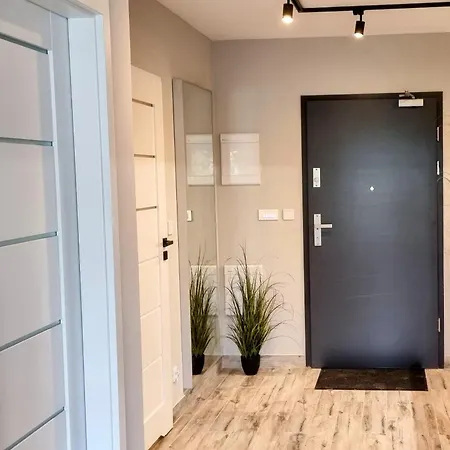 Апартаменты Apartamenty Lodz- Srebrzynska 65, Atlas Arena, Zoo, Manufaktura, Prywatne Miejsce Parkingowe *