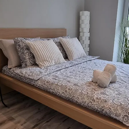 Апартаменты Apartamenty Lodz- Srebrzynska 65, Atlas Arena, Zoo, Manufaktura, Prywatne Miejsce Parkingowe *