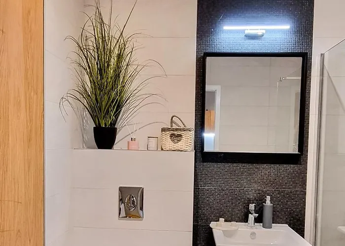 Srebrna Ostoja 65- Atlas Arena, Piotrkowska, Manufaktura, Prywatny Parking Lejlighed