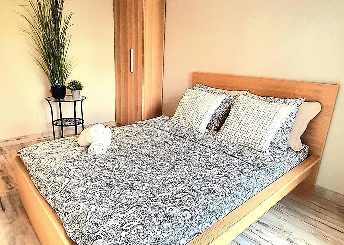 Srebrna Ostoja 65- Atlas Arena, Piotrkowska, Manufaktura, Prywatny Parking Łódź